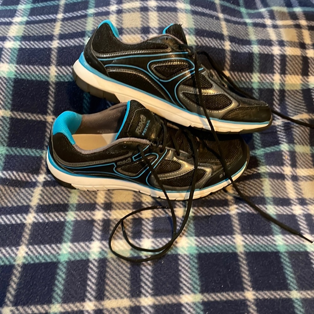 Tula running shoes used and in great condition
